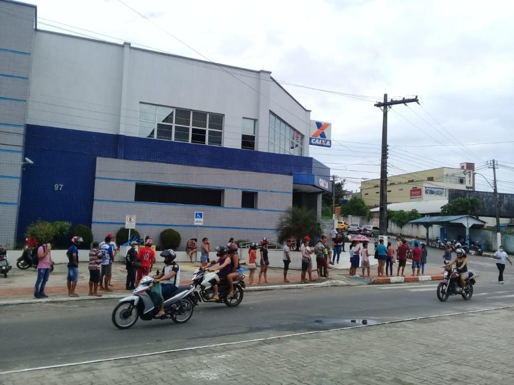 Clientes reclamam de atendimento e aglomeração na Caixa Econômica de Cruzeiro do Sul