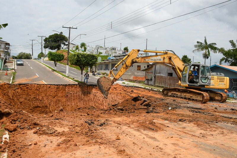Prefeitura de Cruzeiro do Sul realiza recuperação da Avenida Avenida Ildefonso Cordeiro