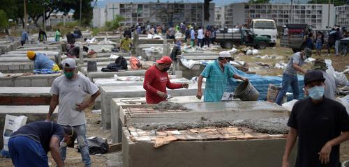 Equador retira quase 800 corpos de residências de Guaiaquil, foco da pandemia do coronavírus