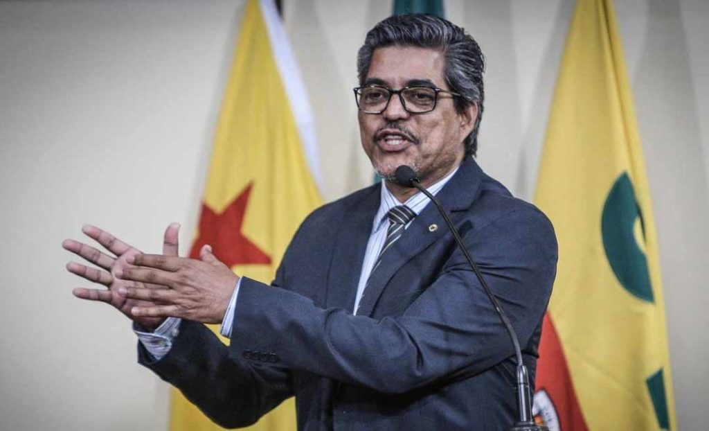 Gladson sanciona lei de Edvaldo Magalhães que suspende a cobrança dos consignados