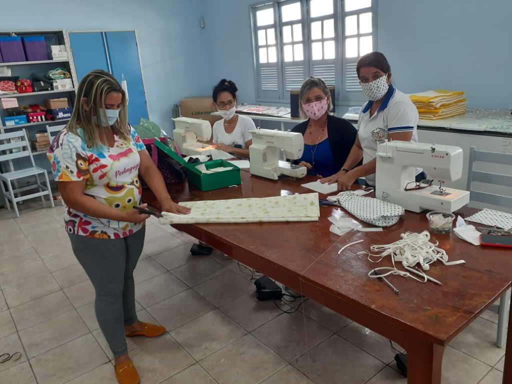 Equipe da Sema produz máscaras para doação em Cruzeiro do Sul