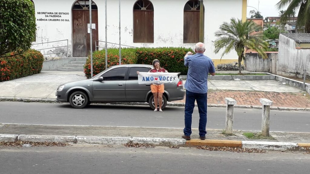 Em meio a pandemia, Pastor encontra meio para matar saudade de membros