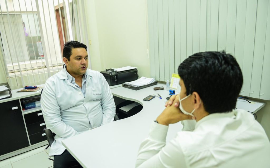 Jenilson Leite visita Fundação Hospitalar e pede reabertura de ambulatório