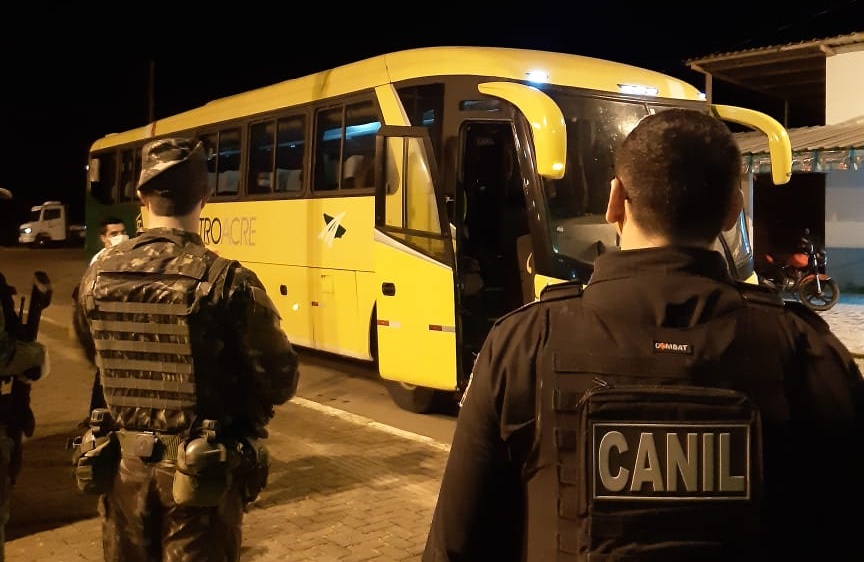 Polícia Militar e Exército realizam apreensão de droga na BR-364 em Cruzeiro do Sul