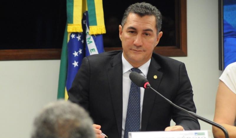 Jesus Sérgio apresenta emenda que proíbe aumento do valor dos medicamentos