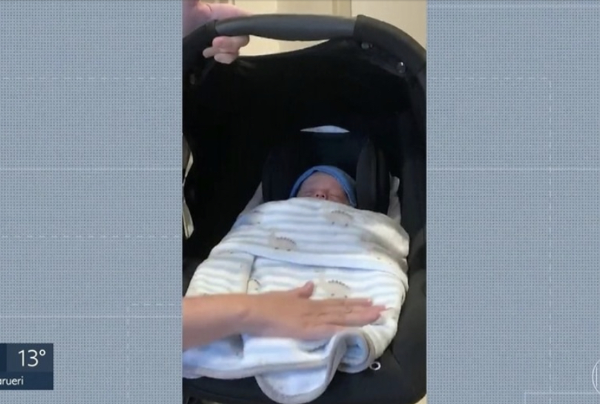 Mãe diagnosticada com Covid-19 após o parto conhece filho depois de 20 dias