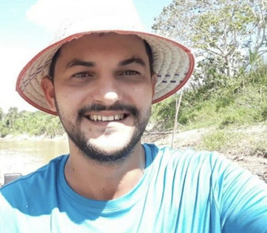 Jovem é encontrado morto, caído ao lado da moto em Cruzeiro do Sul