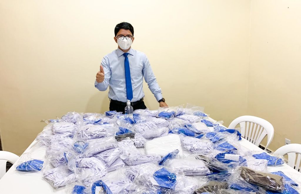 Jenilson doa máscara para servidores de saúde e população de Jordão após primeiro caso de COVID