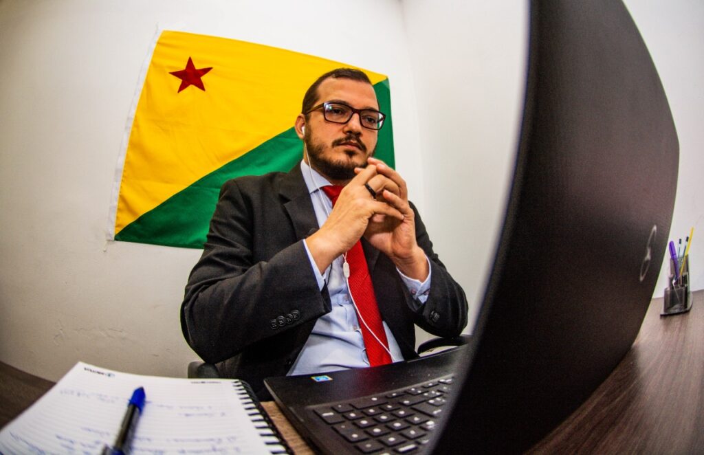 Rodrigo Forneck cobra a volta de transparência nas informações do transporte público de Rio Branco