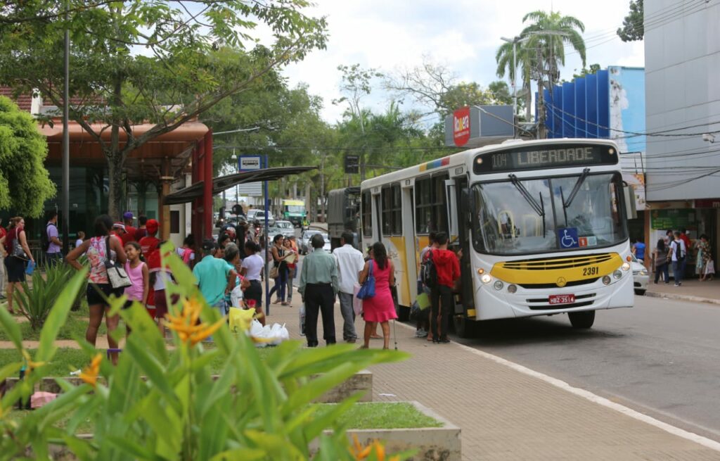 Forneck volta a cobrar que a Prefeitura de Rio Branco autorize o funcionamento de 100% da frota de ônibus