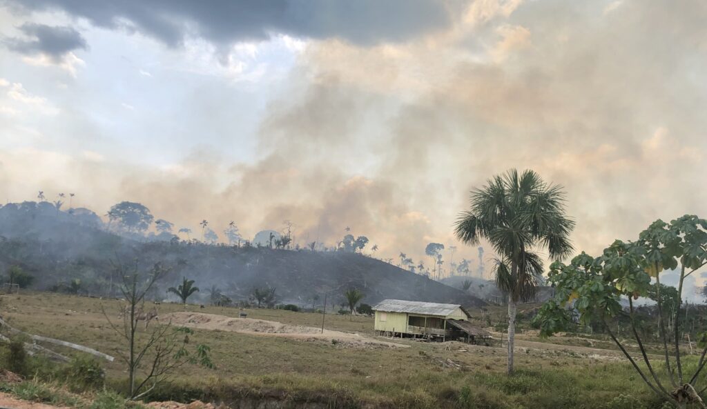 Aumenta a intensidade das queimadas ao longo da BR 364 no Acre