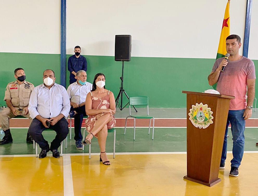 Nicolau Júnior participa das comemorações do aniversário de 116 anos de Cruzeiro do Sul