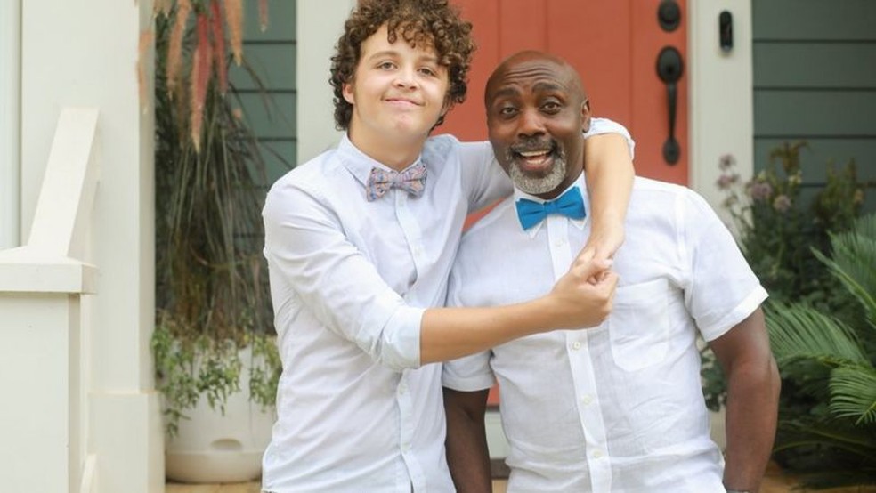 ‘Sou negro, adotei um menino branco e fui acusado de sequestro’