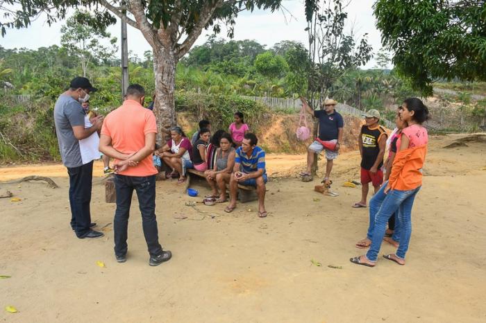 Em visita a BR-307 e Badejo do Meio, Prefeito Clodoaldo discute melhorias com moradores