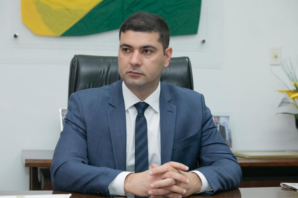 Nicolau Júnior faz aniversário, mas, quem ganha o presente são os servidores da Aleac