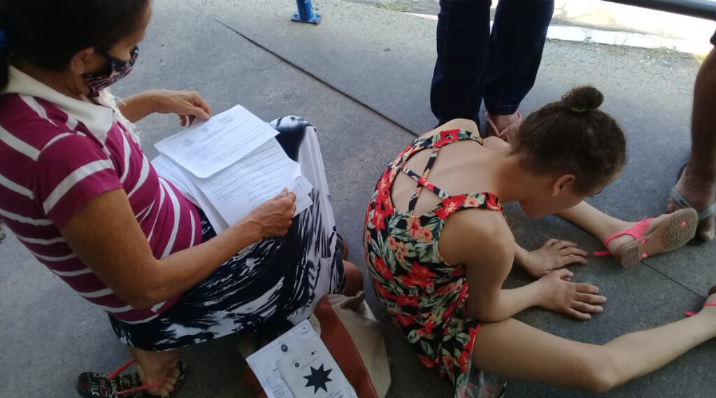 Mesmo com perícia agendada, jovem deficiente não consegue atendimento no INSS de Cruzeiro do Sul