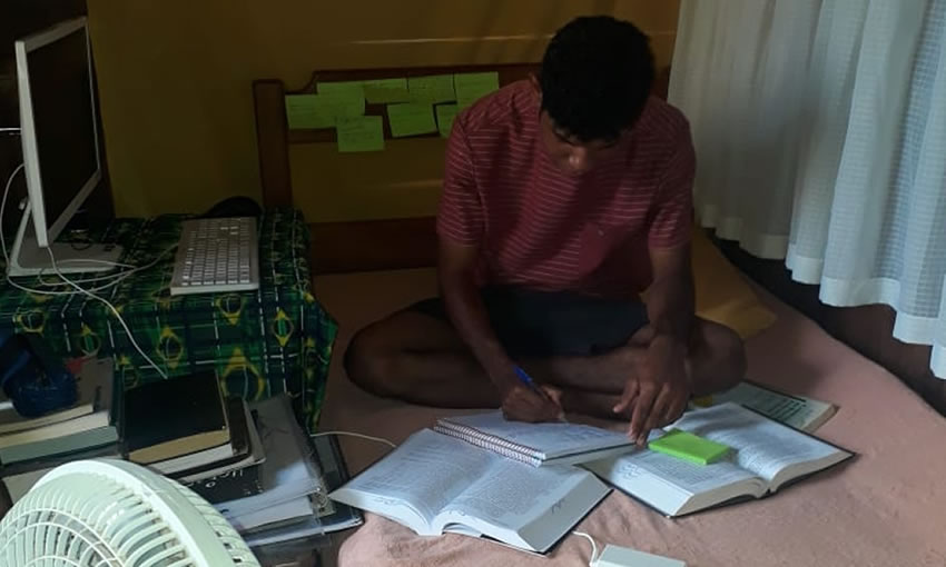 Professora cria vaquinha para construir quarto de estudos a aluno de baixa renda