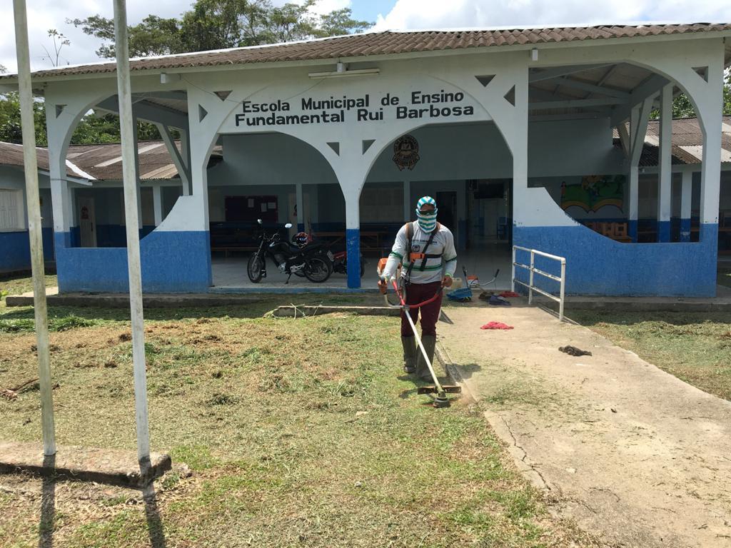 Fundação FCCV realiza faxinaços em mais duas escolas de Cruzeiro do Sul