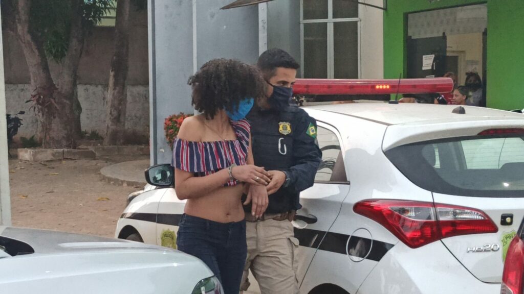 Mulher que vinha de São Paulo com 2 kg de cocaína é presa na BR-364