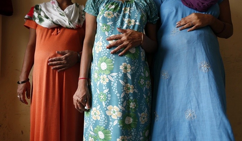 Indiano é acusado de cortar barriga de esposa grávida para checar o sexo do bebê