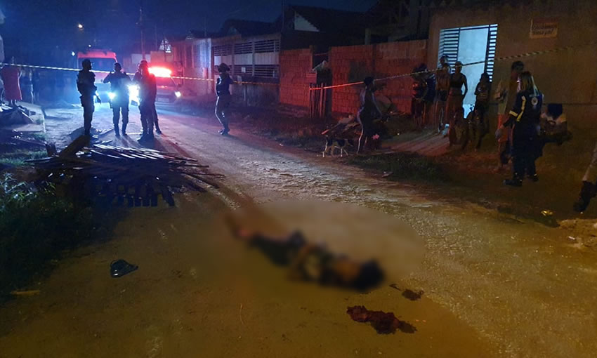 Adolescente é levado para fora de casa e morto pelo ‘amigo’ com ripadas na cabeça