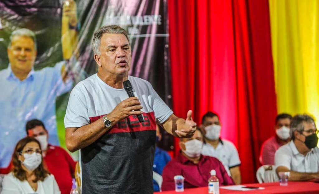 Petecão é questionado por se juntar ao PT e ao PCdoB em Mâncio Lima e responde: “Besteira”