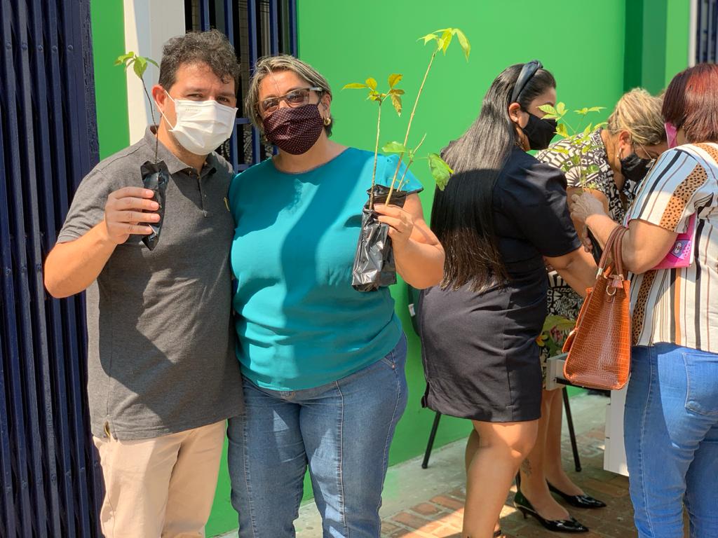 Imac distribui mudas de árvores para celebrar dias da Amazônia e da Árvore
