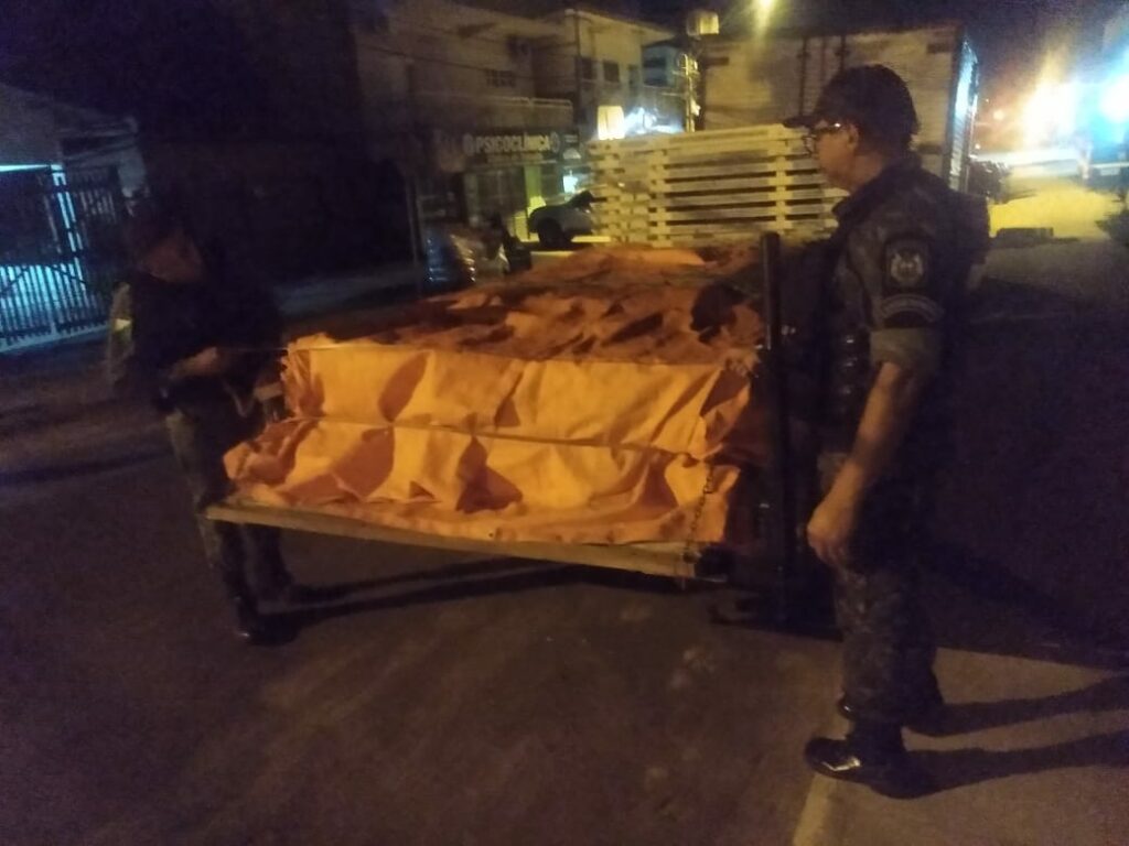 Polícia Militar, através do 6°BPM apreendeu 5.5m³ de madeira ilegal durante fim de semana prolongado