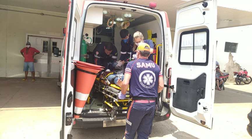 CENAS FORTES: Carro passa por cima da cabeça de mulher na Capital e motorista foge