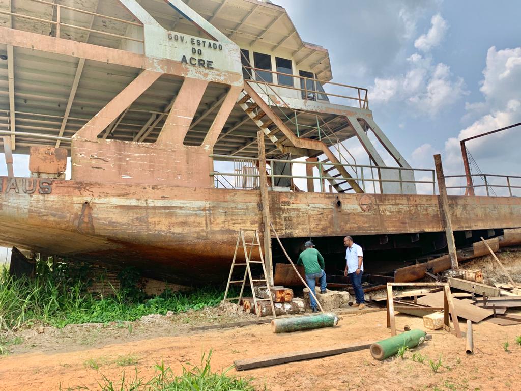 Parada há quase 2 anos, balsa Comandante Deodato passará por reforma em Cruzeiro do Sul