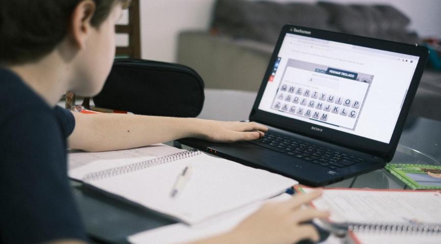 74% das mães no AC concordam em prorrogar suspensão das aulas presenciais