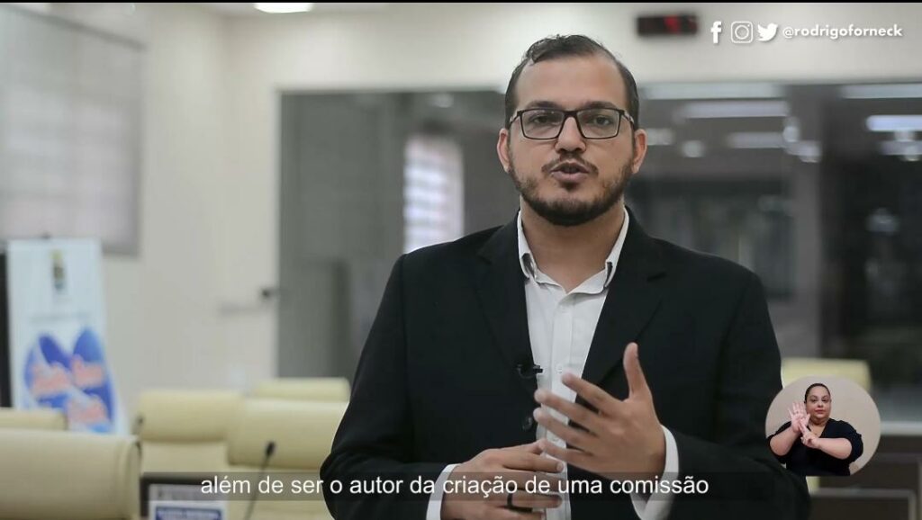 Rodrigo Forneck foi um dos poucos candidatos que manteve a acessibilidade em seu material de campanha