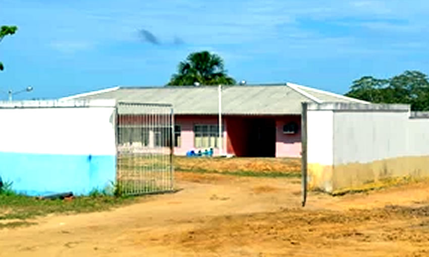 Bandidos invadem Centro de Zoonoses de Cruzeiro do Sul e roubam dinheiro, celulares e motos