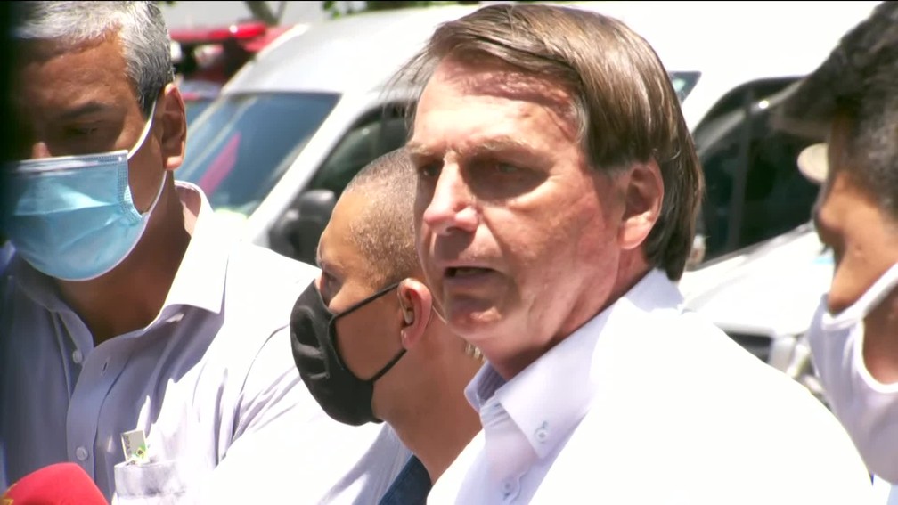 Bolsonaro vota em escola na Zona Oeste do Rio