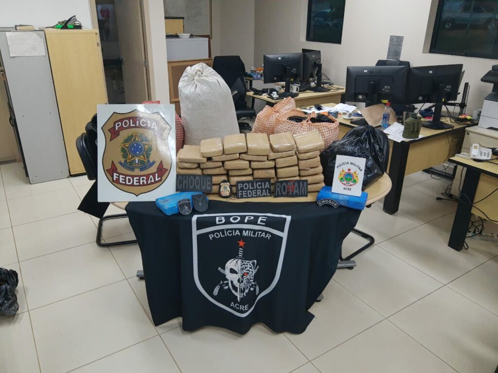 No Acre, homem é preso mantendo quase 55 kg de maconha e cocaína em casa