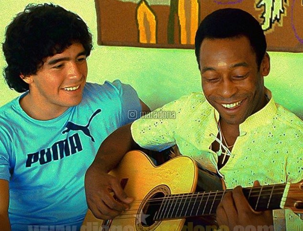 Pelé lamenta morte de Maradona: “Um dia, eu espero que possamos jogar bola juntos no céu”