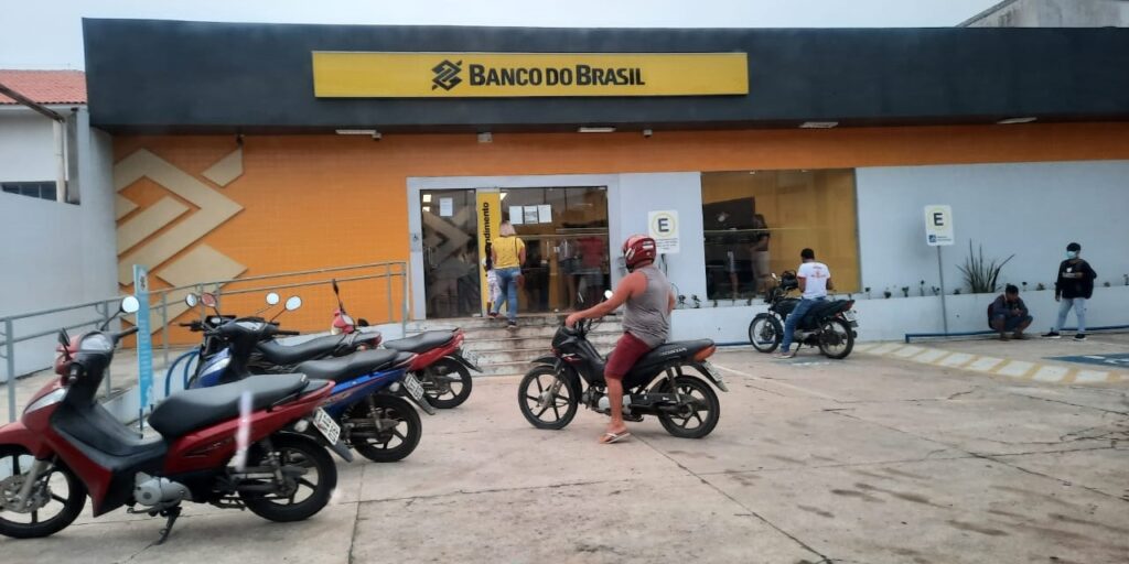 Bancos vão abrir por apenas 2 horas na manhã do dia 24