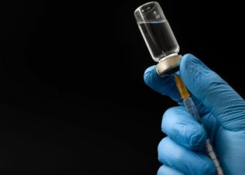 Efeitos colaterais da vacina: o que se sabe sobre a segurança dos imunizantes contra a covid-19