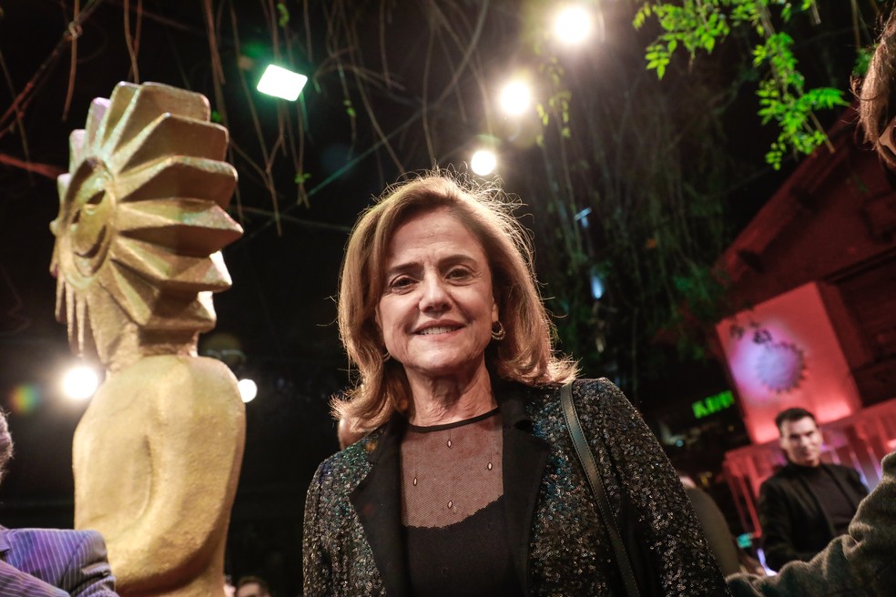 Marieta Severo é internada com quadro leve de pneumonia após testar positivo para Covid-19