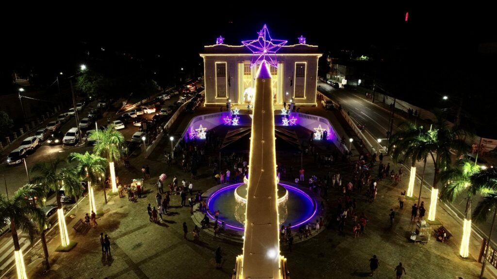 Luzes de Natal do Palácio Rio Branco são acesas