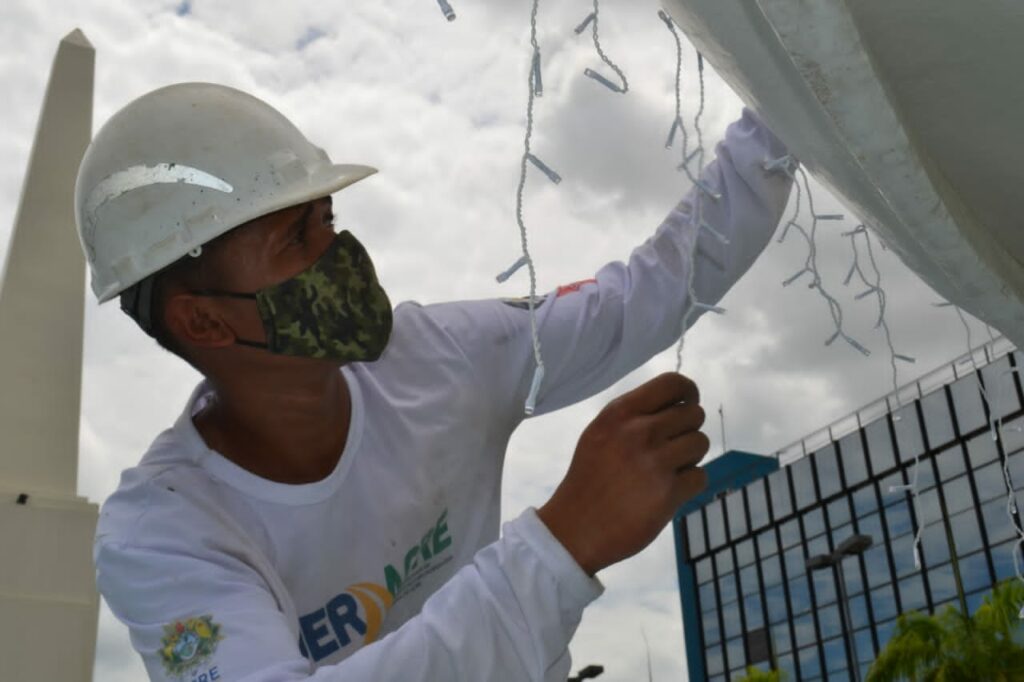 Decoração de Natal do governo gera emprego e renda a famílias em todo o estado