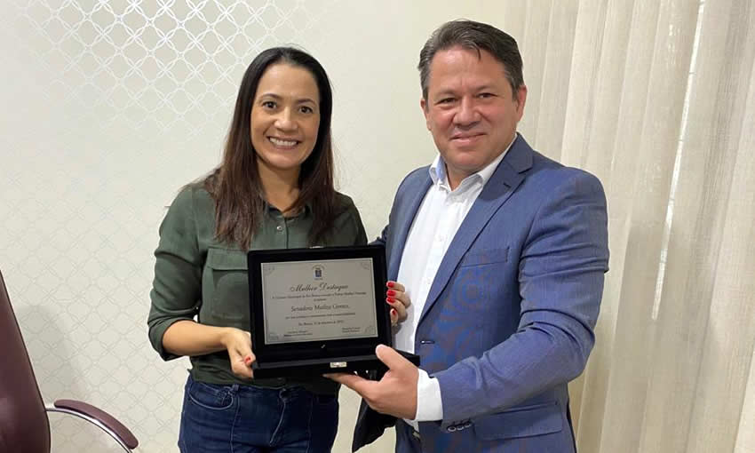 Senadora Mailza Gomes recebe prêmio Mulher Destaque 2020 em Rio Branco