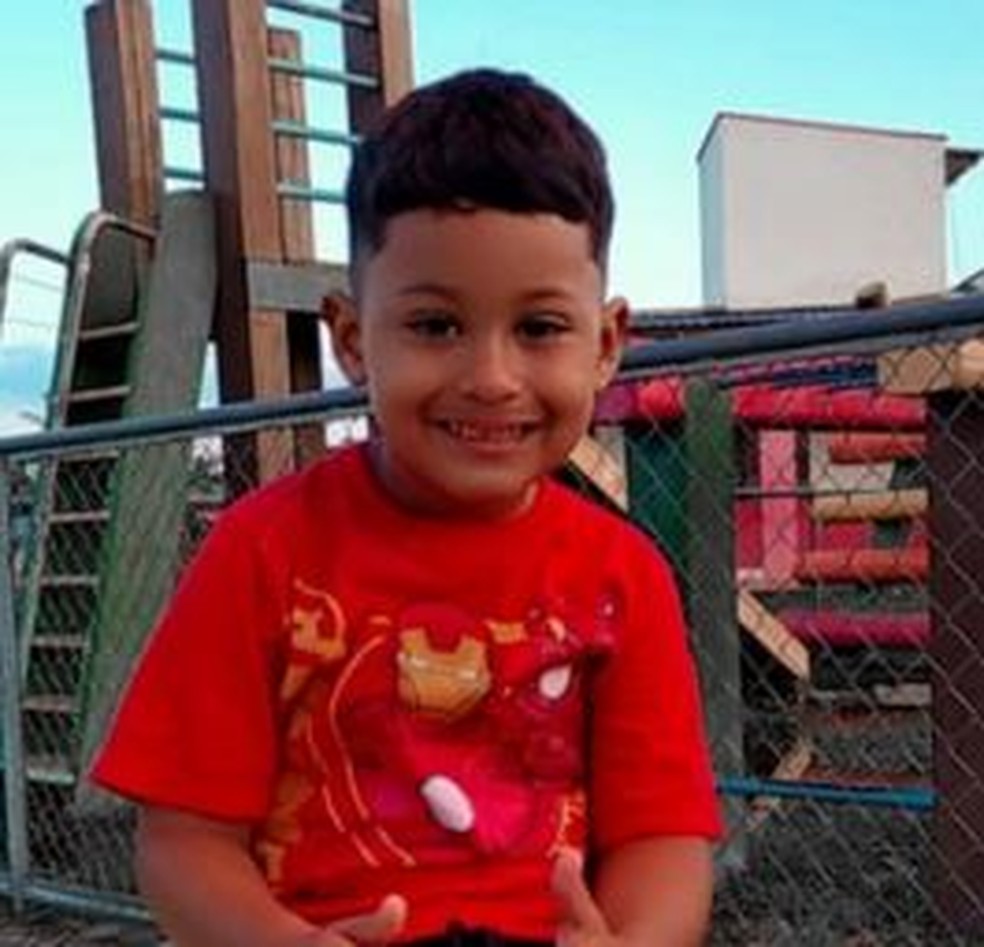 Menino de 4 anos morre após receber descarga elétrica ao cair sobre folha de alumínio em Cruzeiro do Sul