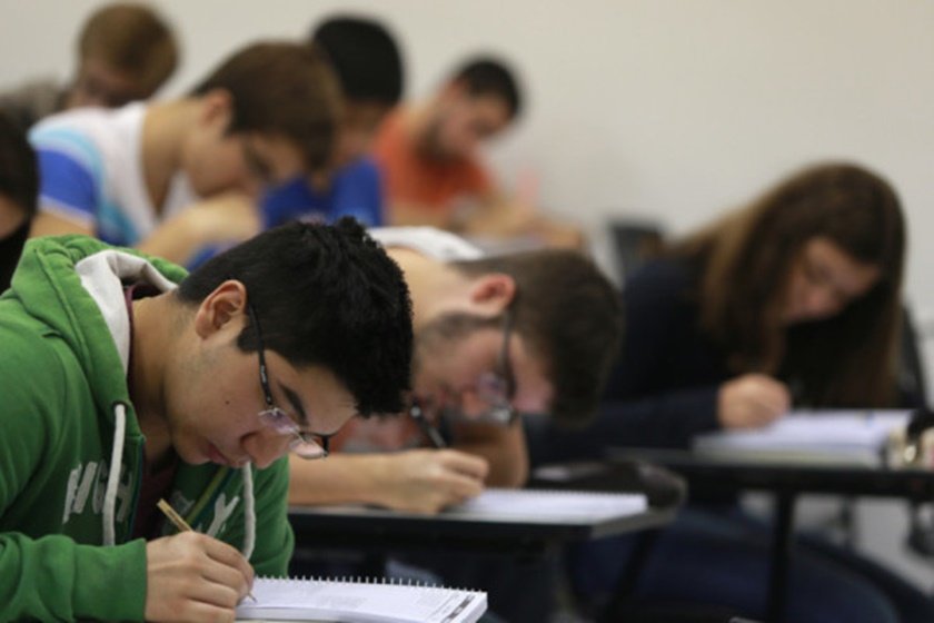 Governo Bolsonaro corta mais de R$ 130 milhões da educação básica no Acre