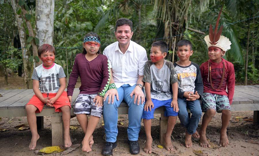 Gladson diz que escolas rurais e indígenas do Acre terão acesso a internet