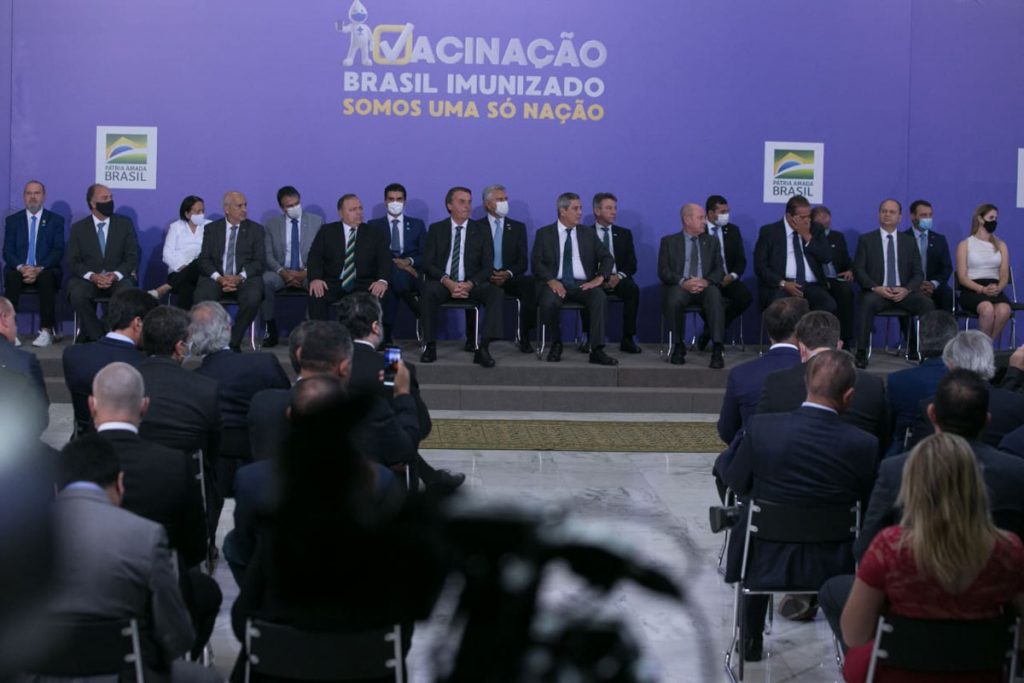 Em Brasília, Gladson firma união com demais governadores pelo combate à Covid-19