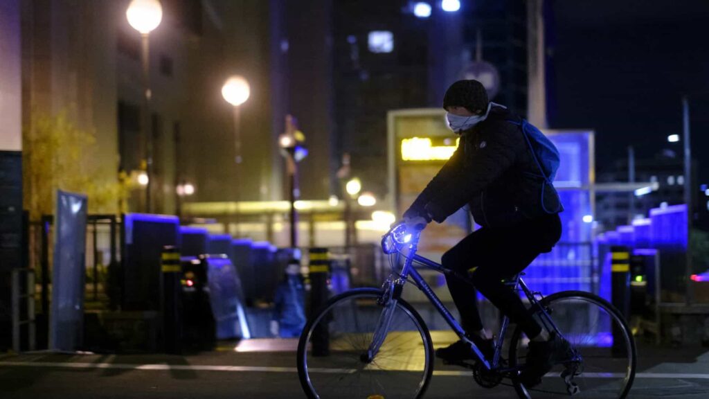 Brasil registra 527 mortes por covid-19 em 24h; total chega a 187.291