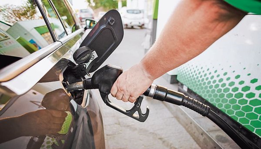 Petrobras anuncia mais uma alta nos combustíveis: gasolina sobe 5% e diesel, 4%