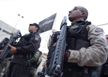 Prevendo aumento de pessoas nas ruas na pandemia, PM prepara Operação Papai Noel