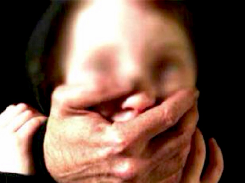 Bandidos fazem família refém em Rio Branco e apontam arma para cabeça de criança de 5 anos